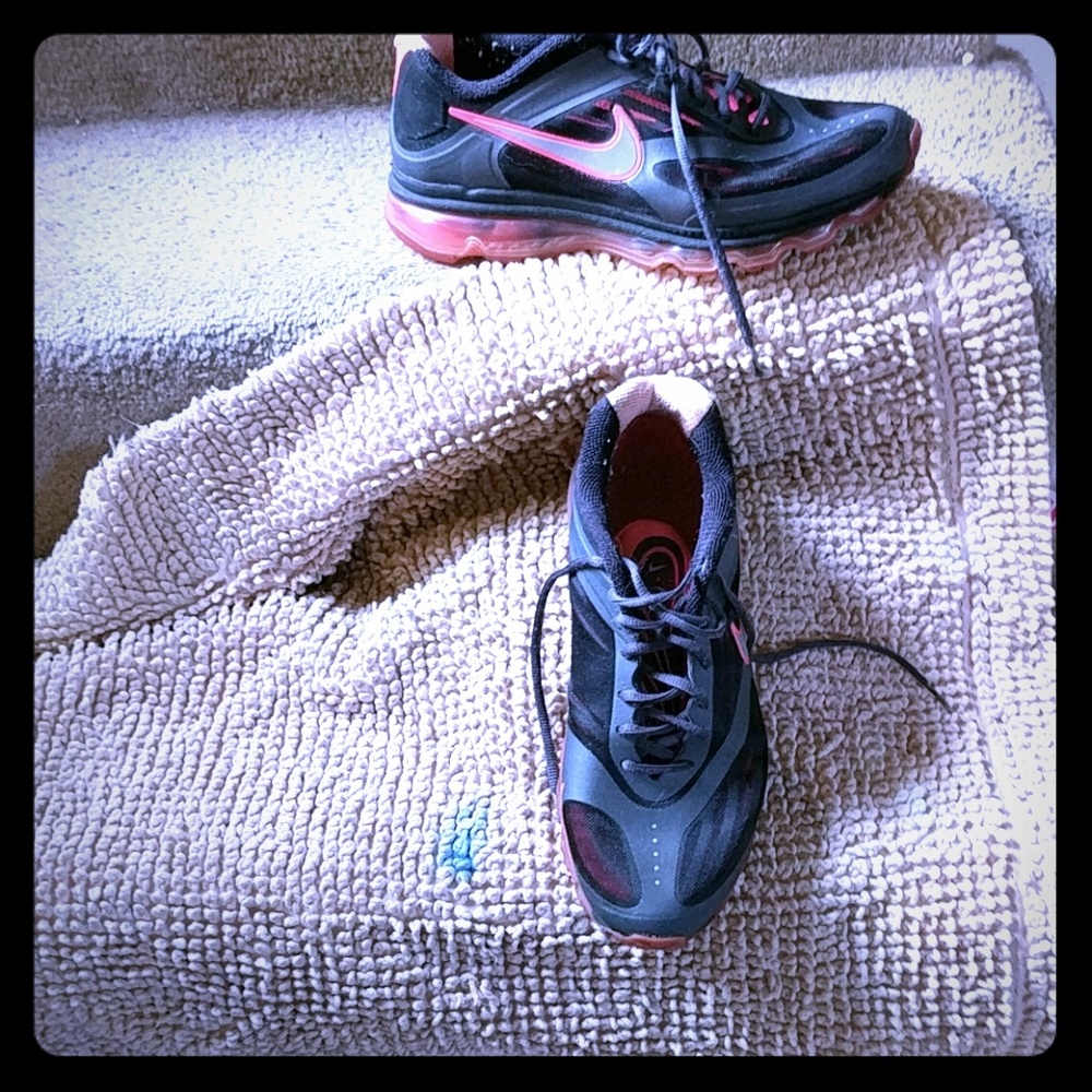 Nike Air tennis shoes